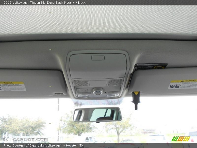 Deep Black Metallic / Black 2012 Volkswagen Tiguan SE
