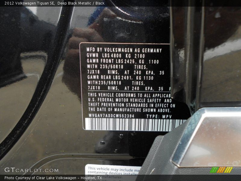 Deep Black Metallic / Black 2012 Volkswagen Tiguan SE
