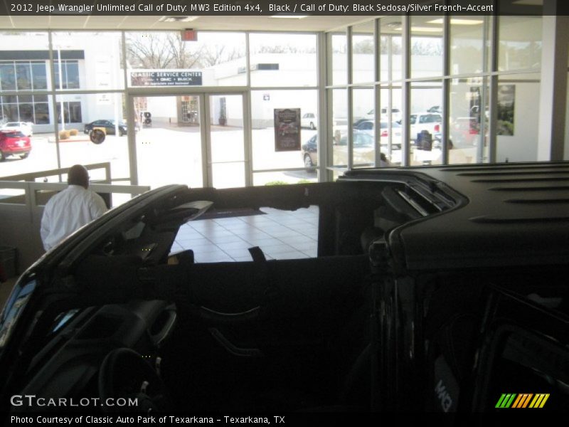 Black / Call of Duty: Black Sedosa/Silver French-Accent 2012 Jeep Wrangler Unlimited Call of Duty: MW3 Edition 4x4