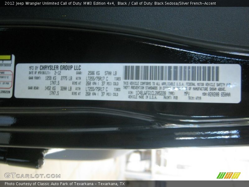 Black / Call of Duty: Black Sedosa/Silver French-Accent 2012 Jeep Wrangler Unlimited Call of Duty: MW3 Edition 4x4