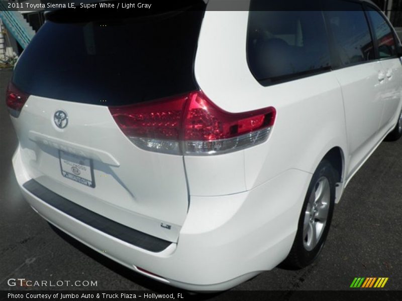 Super White / Light Gray 2011 Toyota Sienna LE
