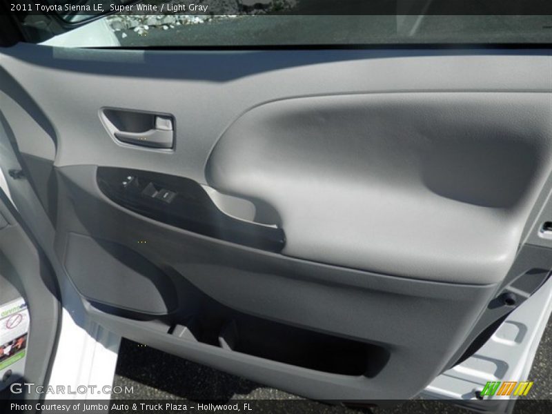 Super White / Light Gray 2011 Toyota Sienna LE