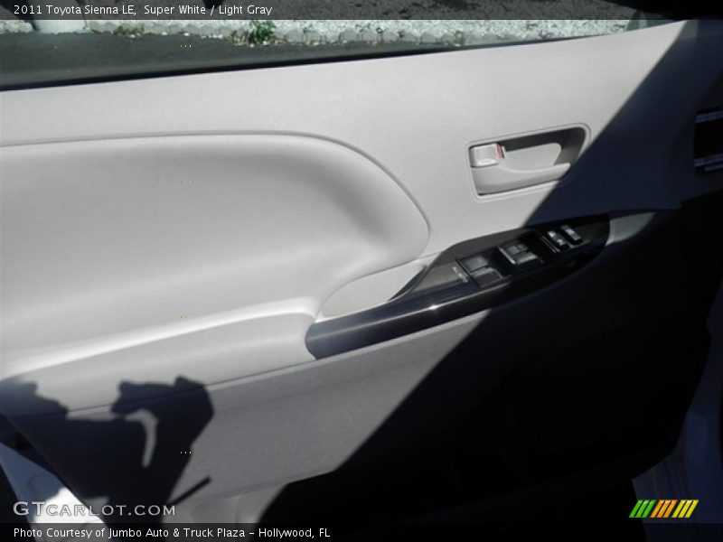 Super White / Light Gray 2011 Toyota Sienna LE