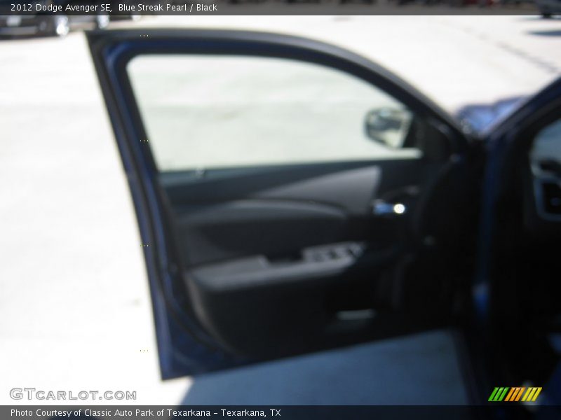 Blue Streak Pearl / Black 2012 Dodge Avenger SE