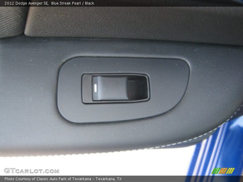 Blue Streak Pearl / Black 2012 Dodge Avenger SE