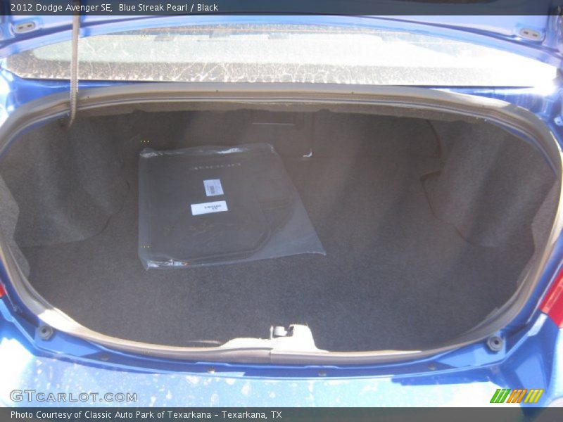 Blue Streak Pearl / Black 2012 Dodge Avenger SE