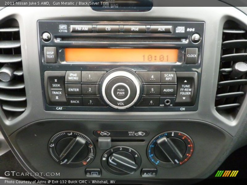 Gun Metallic / Black/Silver Trim 2011 Nissan Juke S AWD