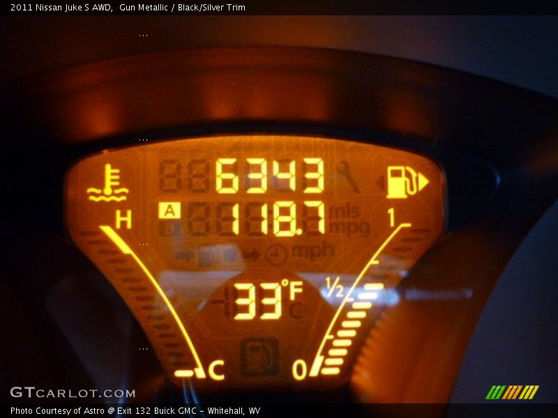 Gun Metallic / Black/Silver Trim 2011 Nissan Juke S AWD