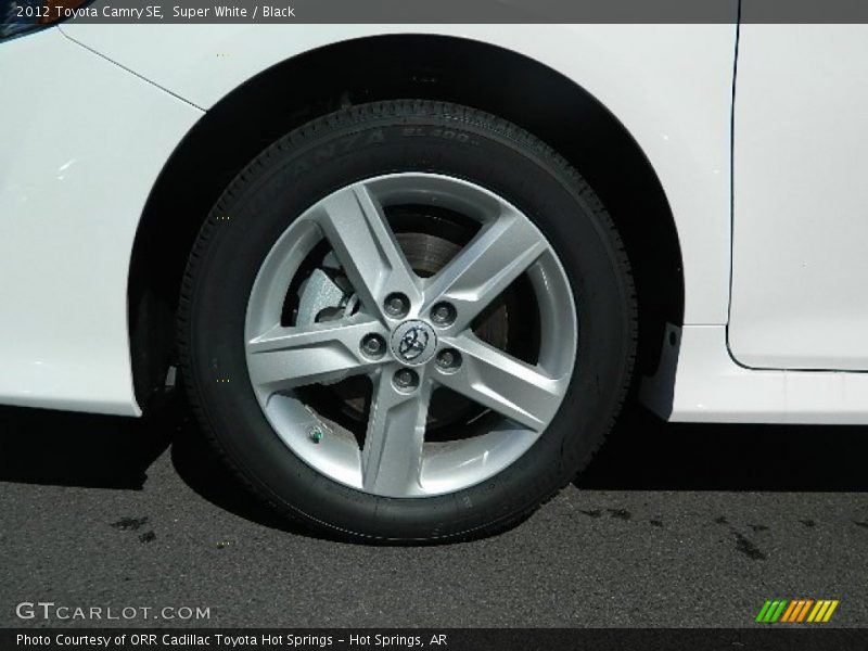 Super White / Black 2012 Toyota Camry SE
