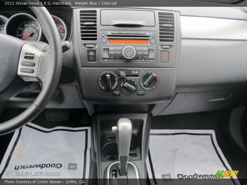 Controls of 2012 Versa 1.8 SL Hatchback