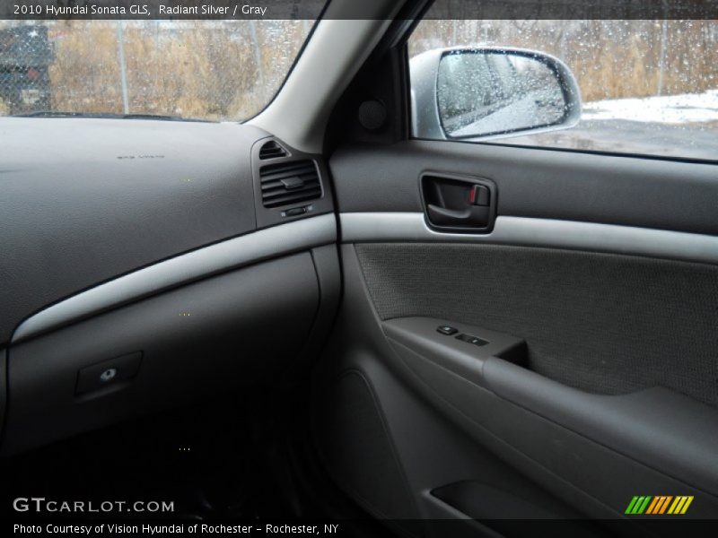 Radiant Silver / Gray 2010 Hyundai Sonata GLS