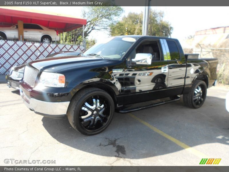 Black / Medium Flint Grey 2005 Ford F150 XLT SuperCab