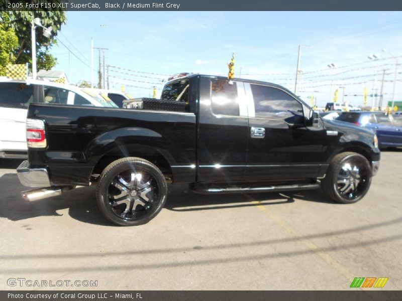 Black / Medium Flint Grey 2005 Ford F150 XLT SuperCab