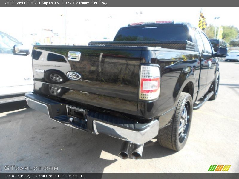 Black / Medium Flint Grey 2005 Ford F150 XLT SuperCab