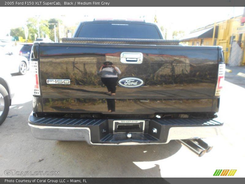 Black / Medium Flint Grey 2005 Ford F150 XLT SuperCab