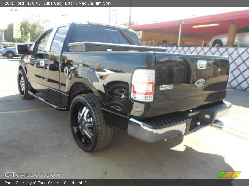 Black / Medium Flint Grey 2005 Ford F150 XLT SuperCab