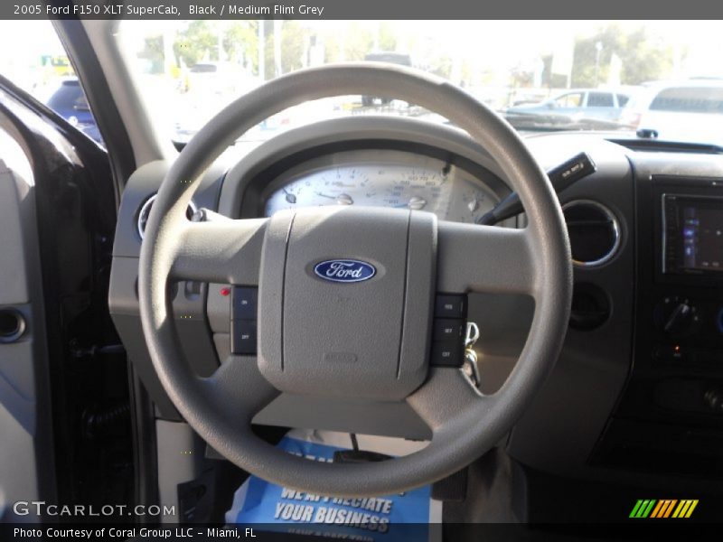 Black / Medium Flint Grey 2005 Ford F150 XLT SuperCab