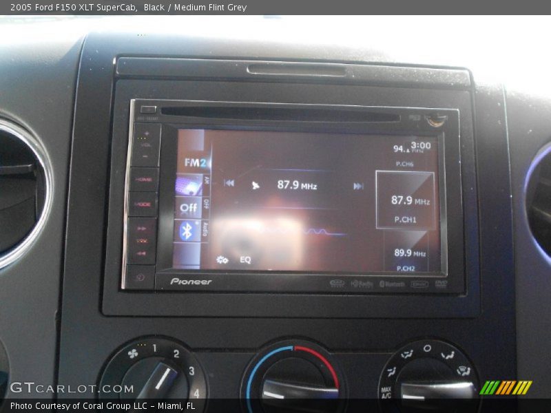 Black / Medium Flint Grey 2005 Ford F150 XLT SuperCab