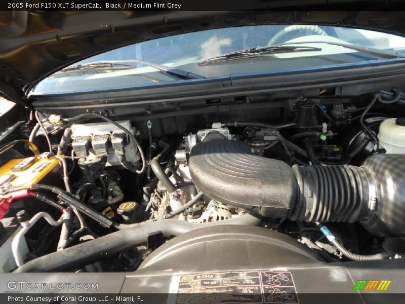 Black / Medium Flint Grey 2005 Ford F150 XLT SuperCab