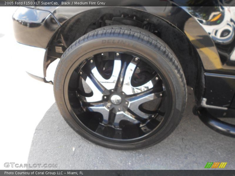 Black / Medium Flint Grey 2005 Ford F150 XLT SuperCab