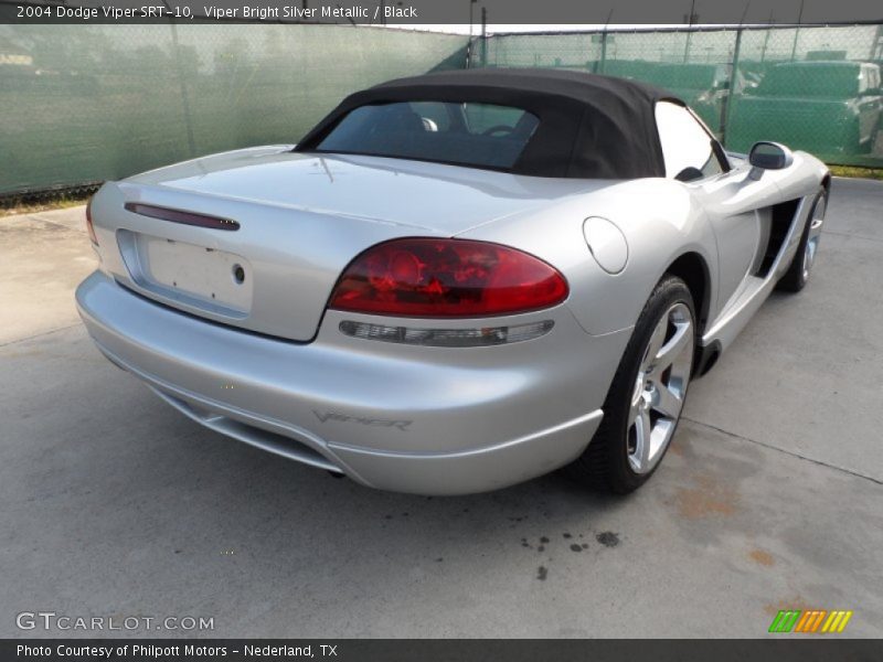 Viper Bright Silver Metallic / Black 2004 Dodge Viper SRT-10