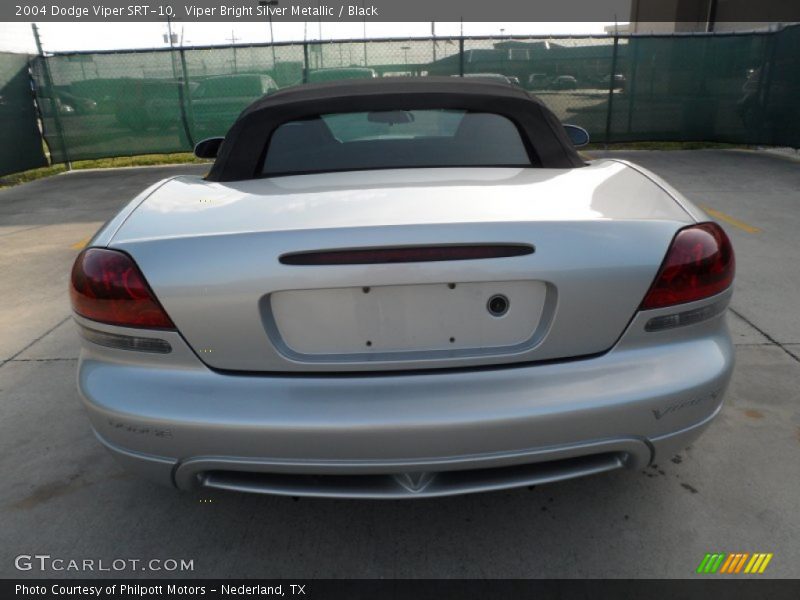Viper Bright Silver Metallic / Black 2004 Dodge Viper SRT-10