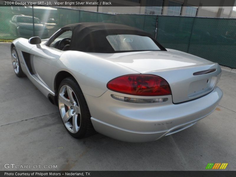 Viper Bright Silver Metallic / Black 2004 Dodge Viper SRT-10