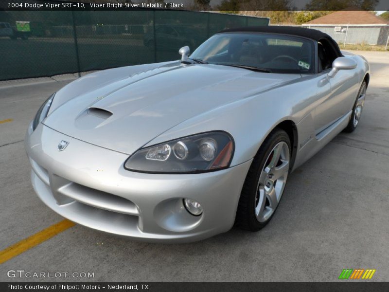 Front 3/4 View of 2004 Viper SRT-10