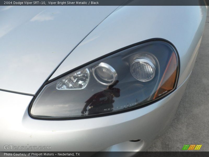 Viper Bright Silver Metallic / Black 2004 Dodge Viper SRT-10