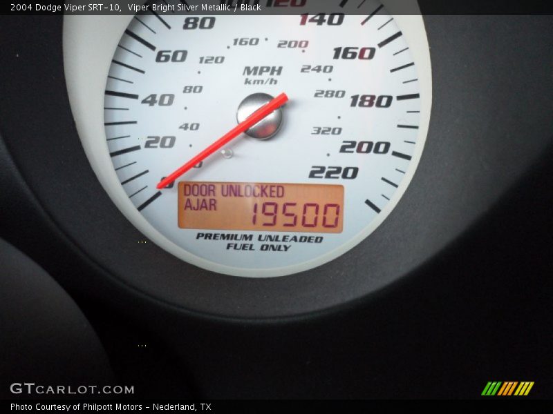 Viper Bright Silver Metallic / Black 2004 Dodge Viper SRT-10