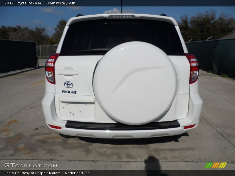 Super White / Ash 2012 Toyota RAV4 I4