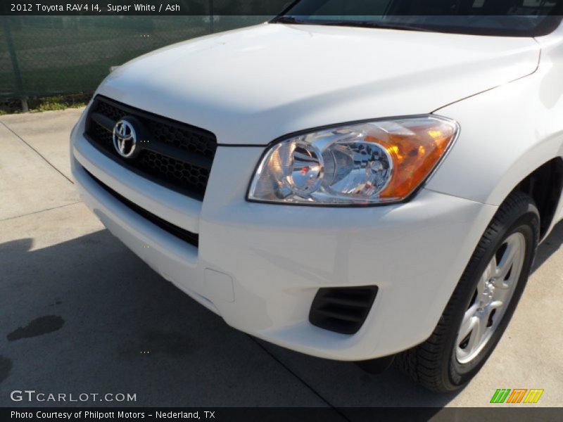 Super White / Ash 2012 Toyota RAV4 I4