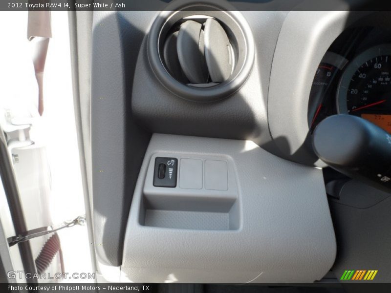 Super White / Ash 2012 Toyota RAV4 I4