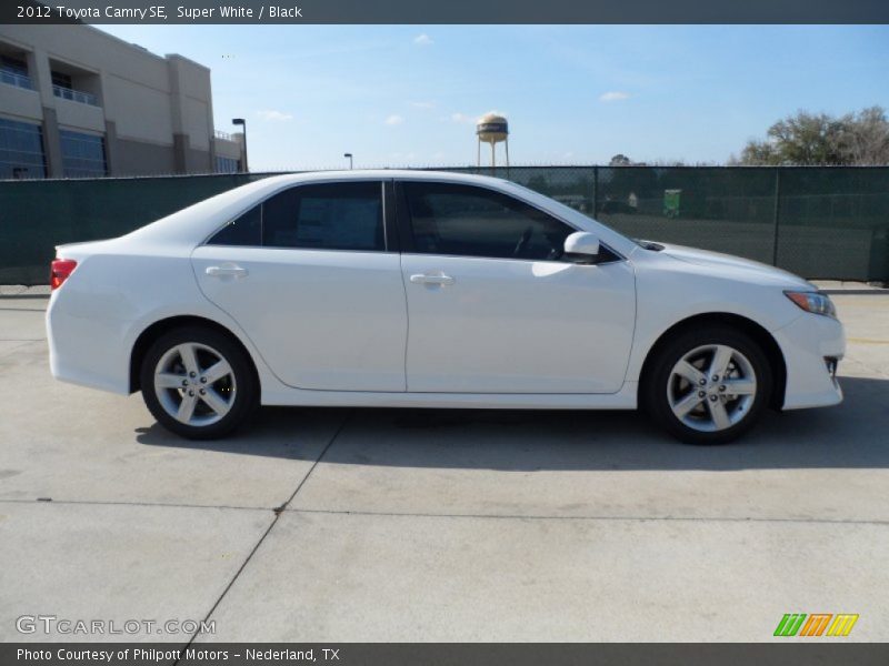 Super White / Black 2012 Toyota Camry SE