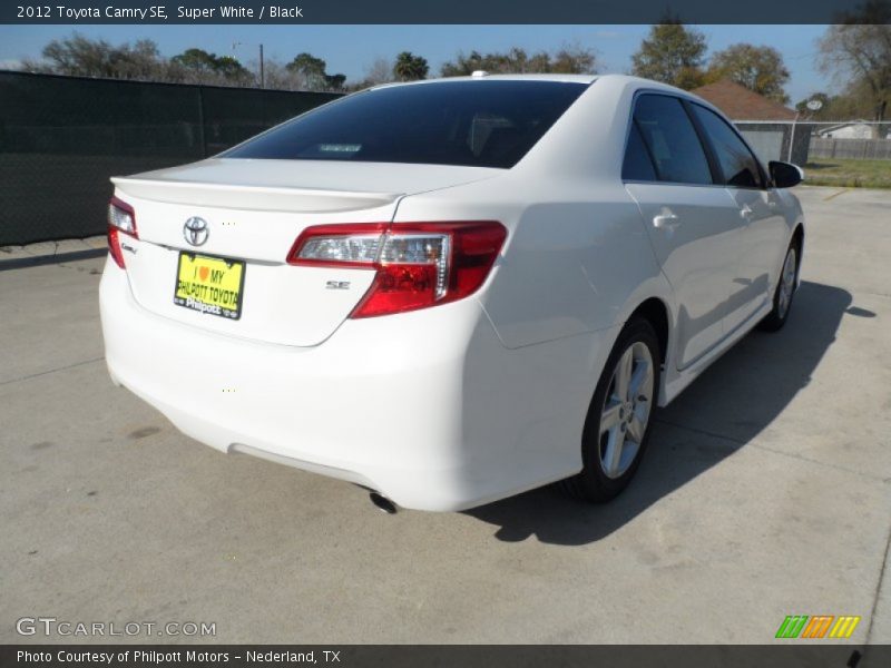 Super White / Black 2012 Toyota Camry SE