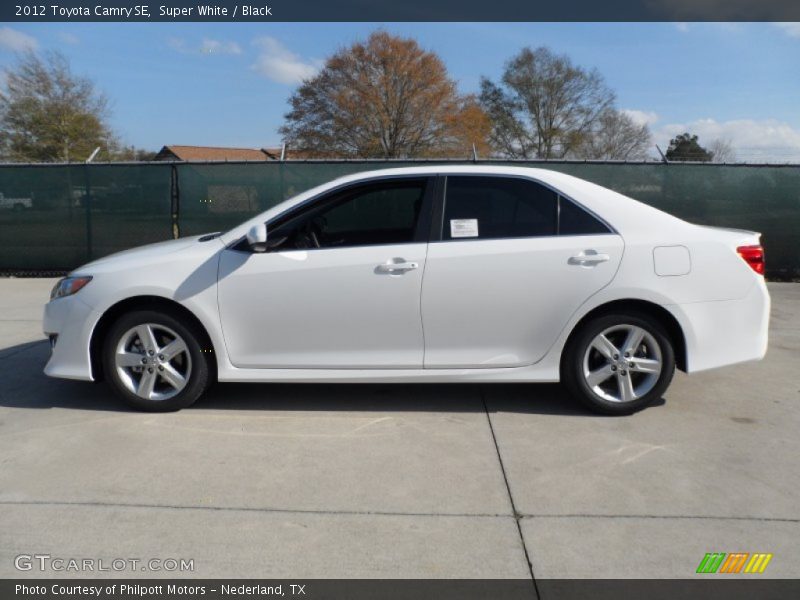 Super White / Black 2012 Toyota Camry SE
