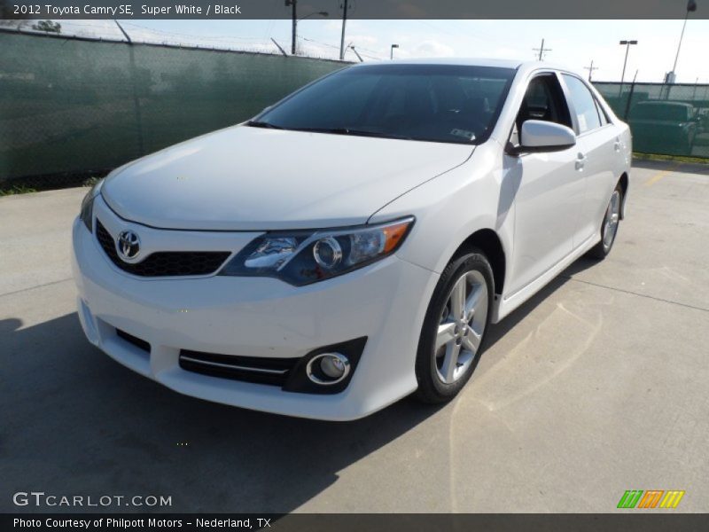 Super White / Black 2012 Toyota Camry SE