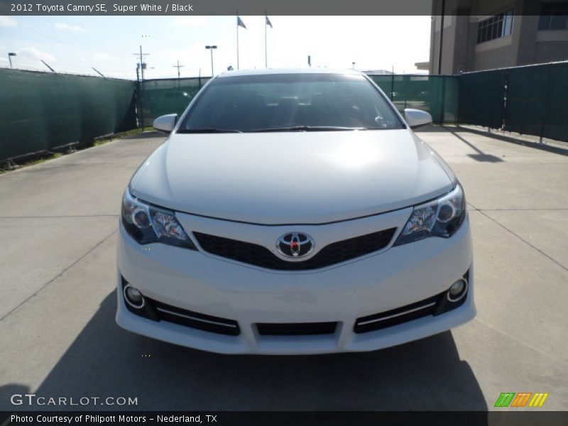 Super White / Black 2012 Toyota Camry SE