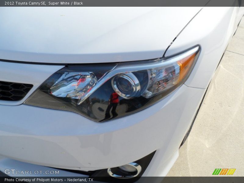 Super White / Black 2012 Toyota Camry SE
