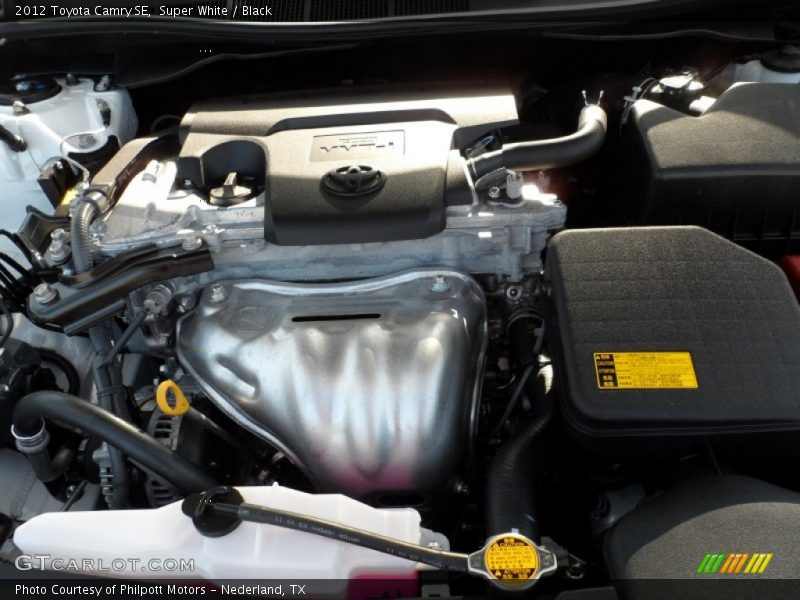 Super White / Black 2012 Toyota Camry SE
