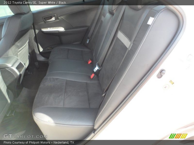 Super White / Black 2012 Toyota Camry SE