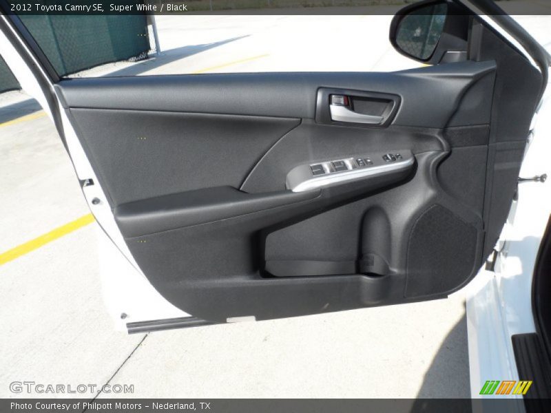 Super White / Black 2012 Toyota Camry SE