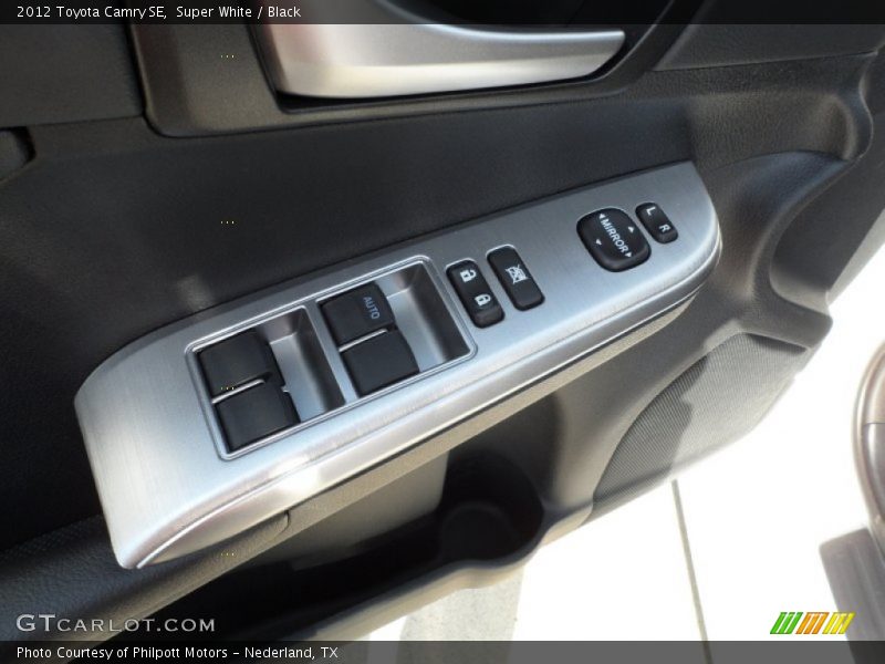 Super White / Black 2012 Toyota Camry SE