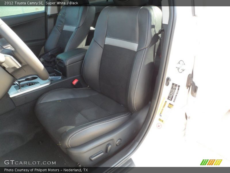 Super White / Black 2012 Toyota Camry SE