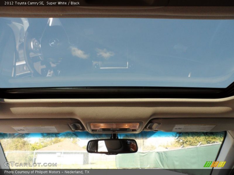 Super White / Black 2012 Toyota Camry SE