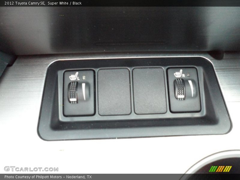 Super White / Black 2012 Toyota Camry SE