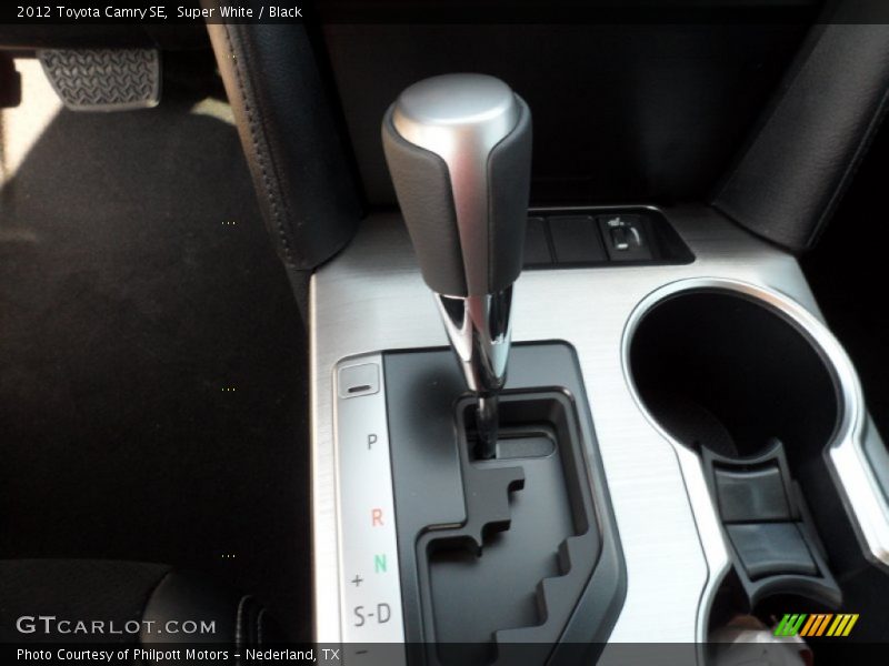 Super White / Black 2012 Toyota Camry SE