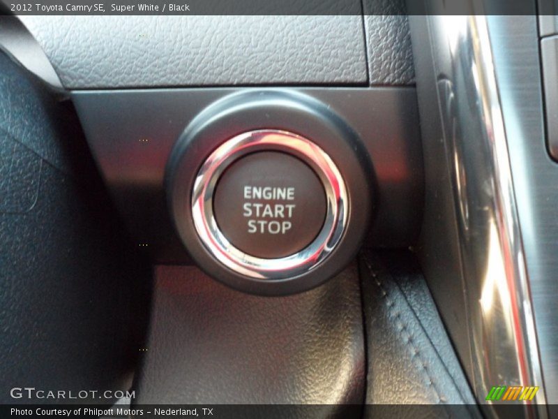 Super White / Black 2012 Toyota Camry SE