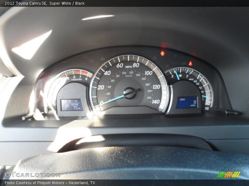 Super White / Black 2012 Toyota Camry SE