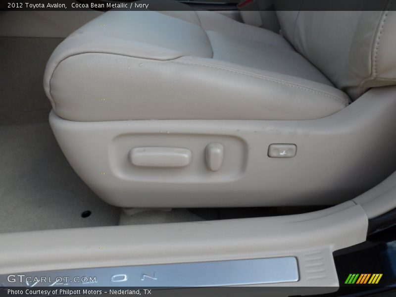 Cocoa Bean Metallic / Ivory 2012 Toyota Avalon